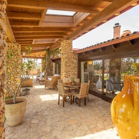 Lenze A Gallipoli Con Trullo Villa