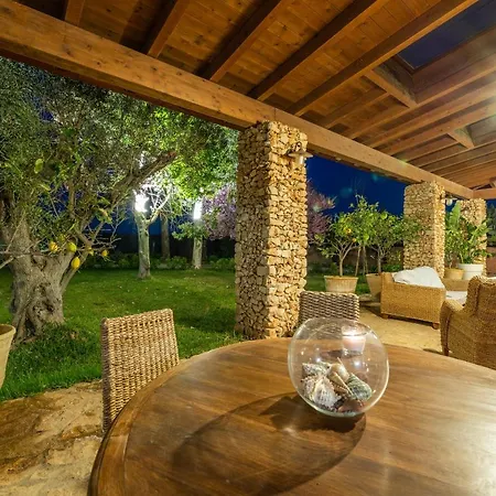 Lenze A Gallipoli Con Trullo Taviano (Lecce)