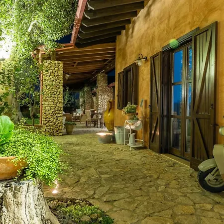 Lenze A Gallipoli Con Trullo *