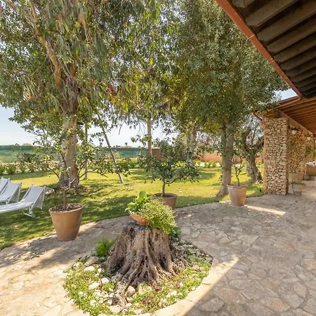 Lenze A Gallipoli Con Trullo Taviano