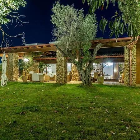 Lenze A Gallipoli Con Trullo *
